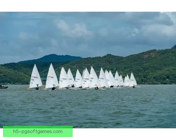 帆船比赛风起云涌，角逐激情澎湃